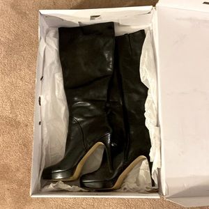 Nine West zip up Black leather heeled boots size: 8.5